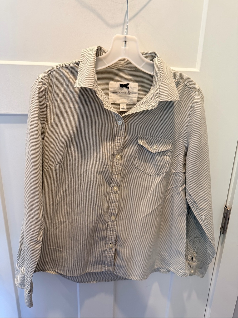 Banana Republic Womens M Gray White Pinstripe Button Down 100% Cotton Shirt